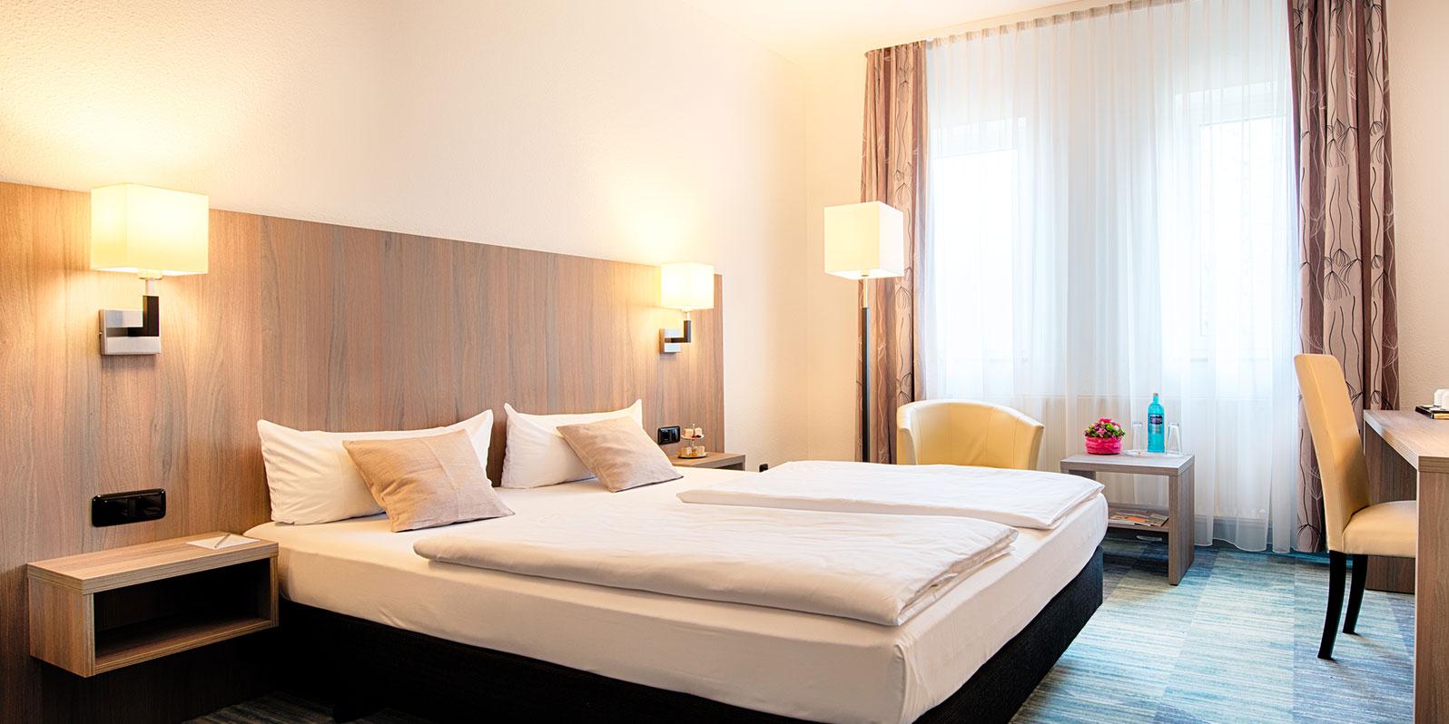 Großes Bett im Superior-Zimmer des ACHAT Hotel Bochum