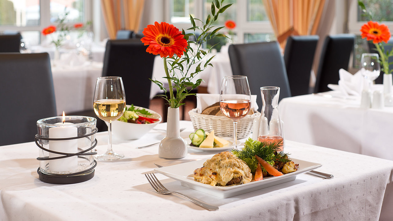 Gedeckter Tisch im ACHAT Hotel Schwarzheide Lausitz
