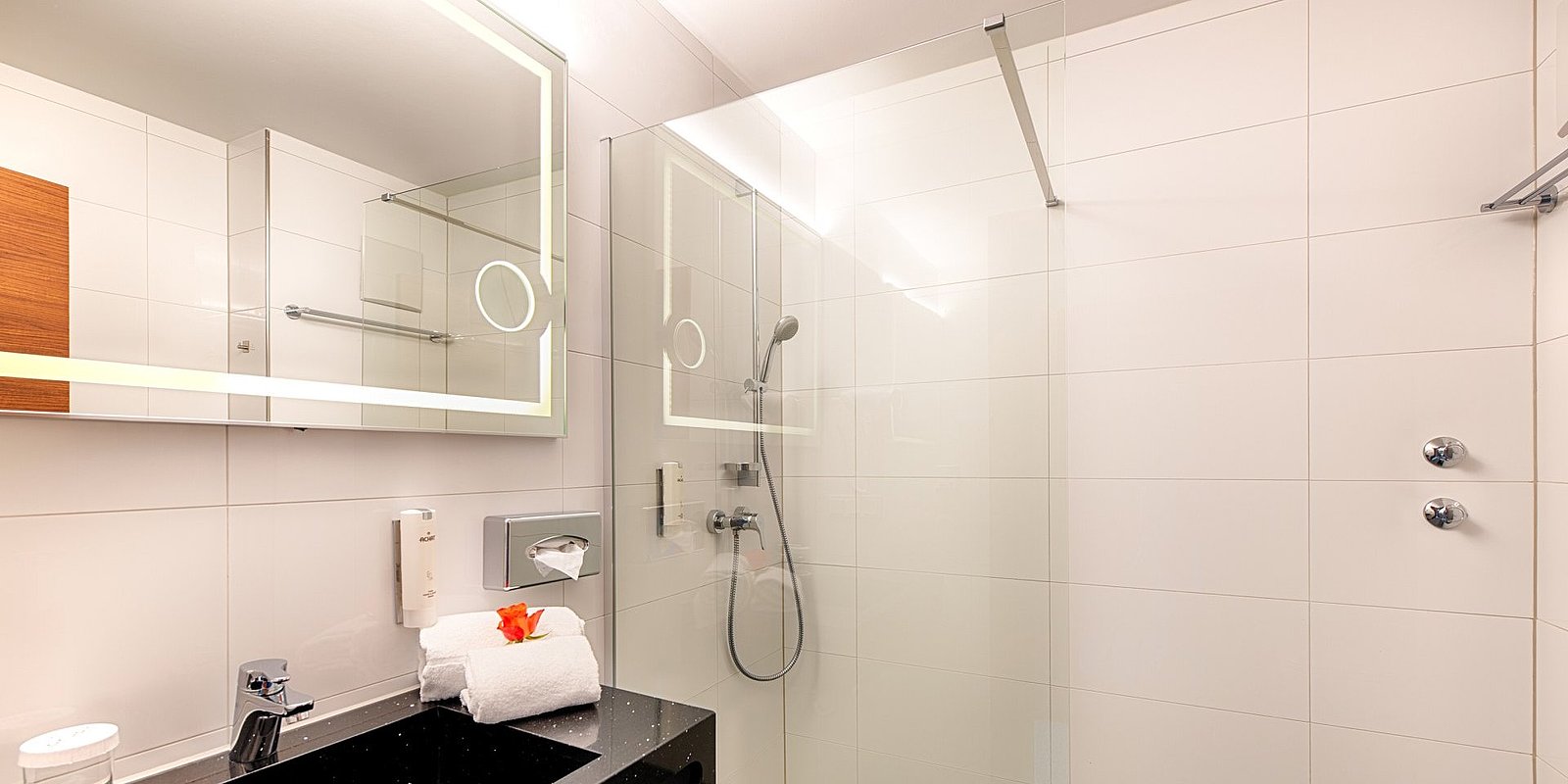  Superior-Zimmer ACHAT Hotel Bad Dürkheim Badezimmer