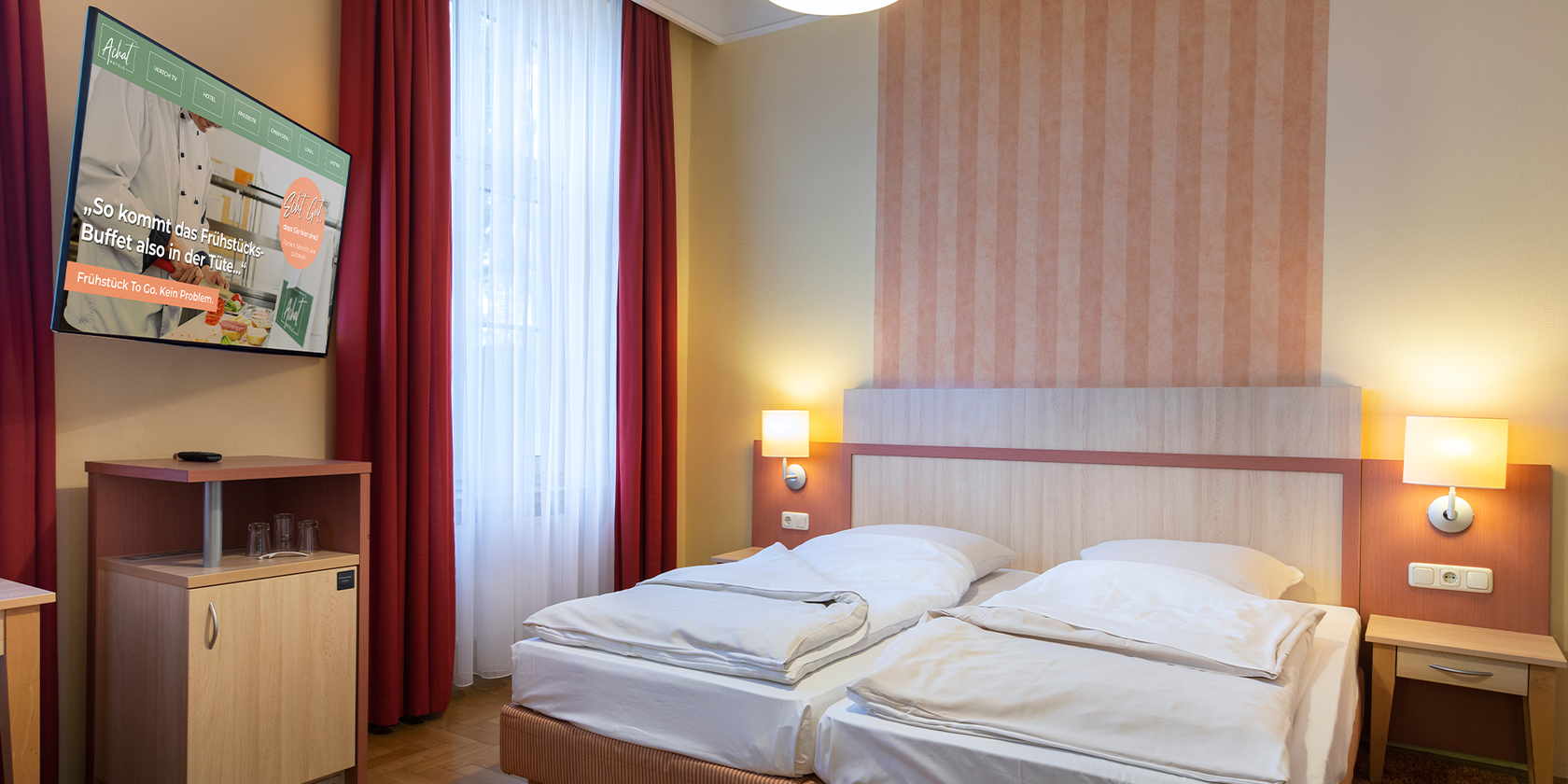Bett im Doppelzimmer des ACHAT Hotel in Bonn am Rhein