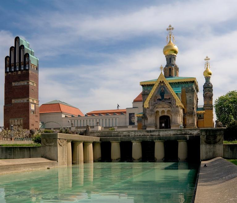  Russische Kapelle auf der Mathildenhöhe mithilfe des ACHAT Hotels Darmstadt Griesheim erkunden